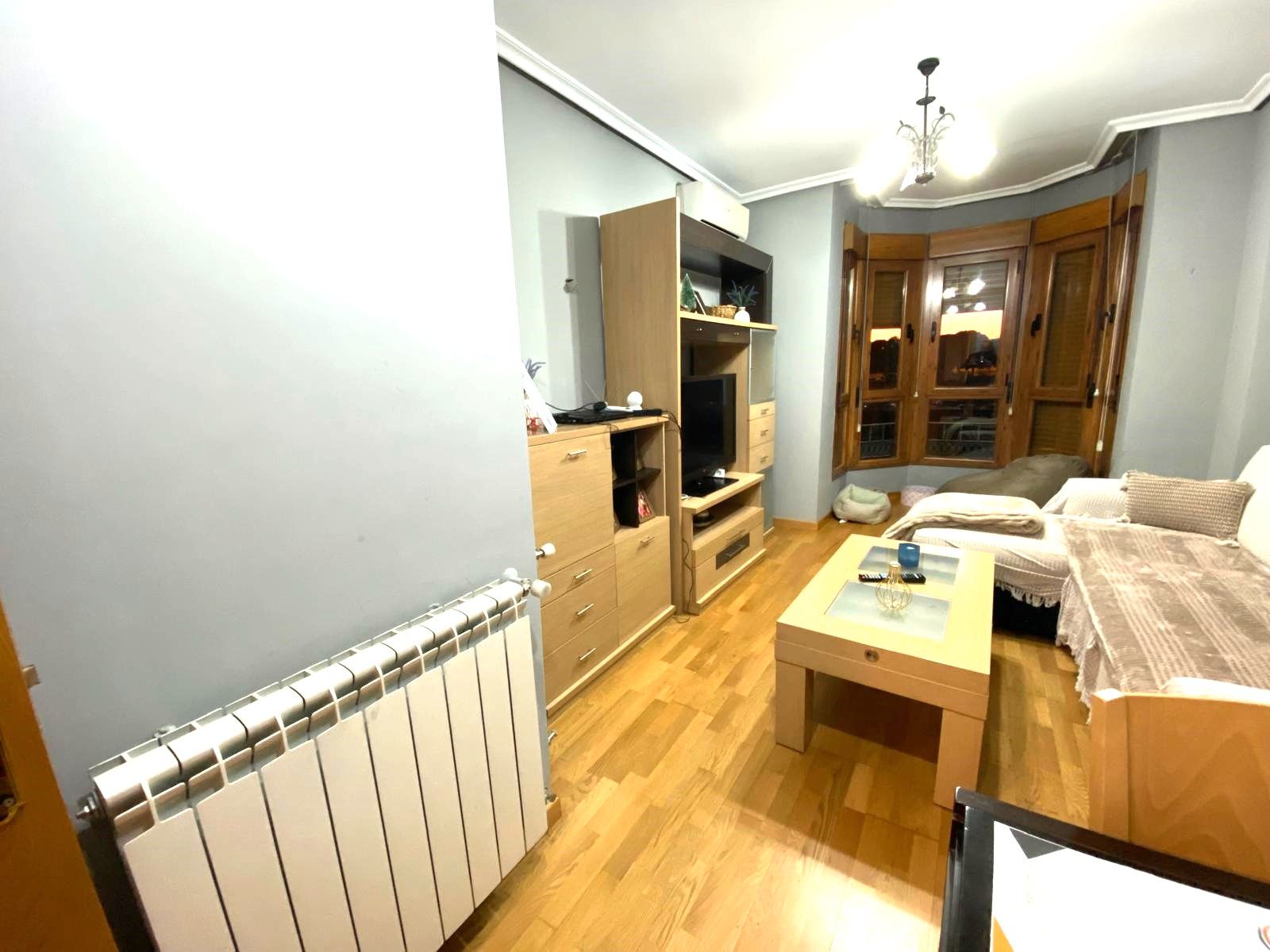 Living room of Flat for sale in Getafe  with Air Conditioner, Heating and Storage room