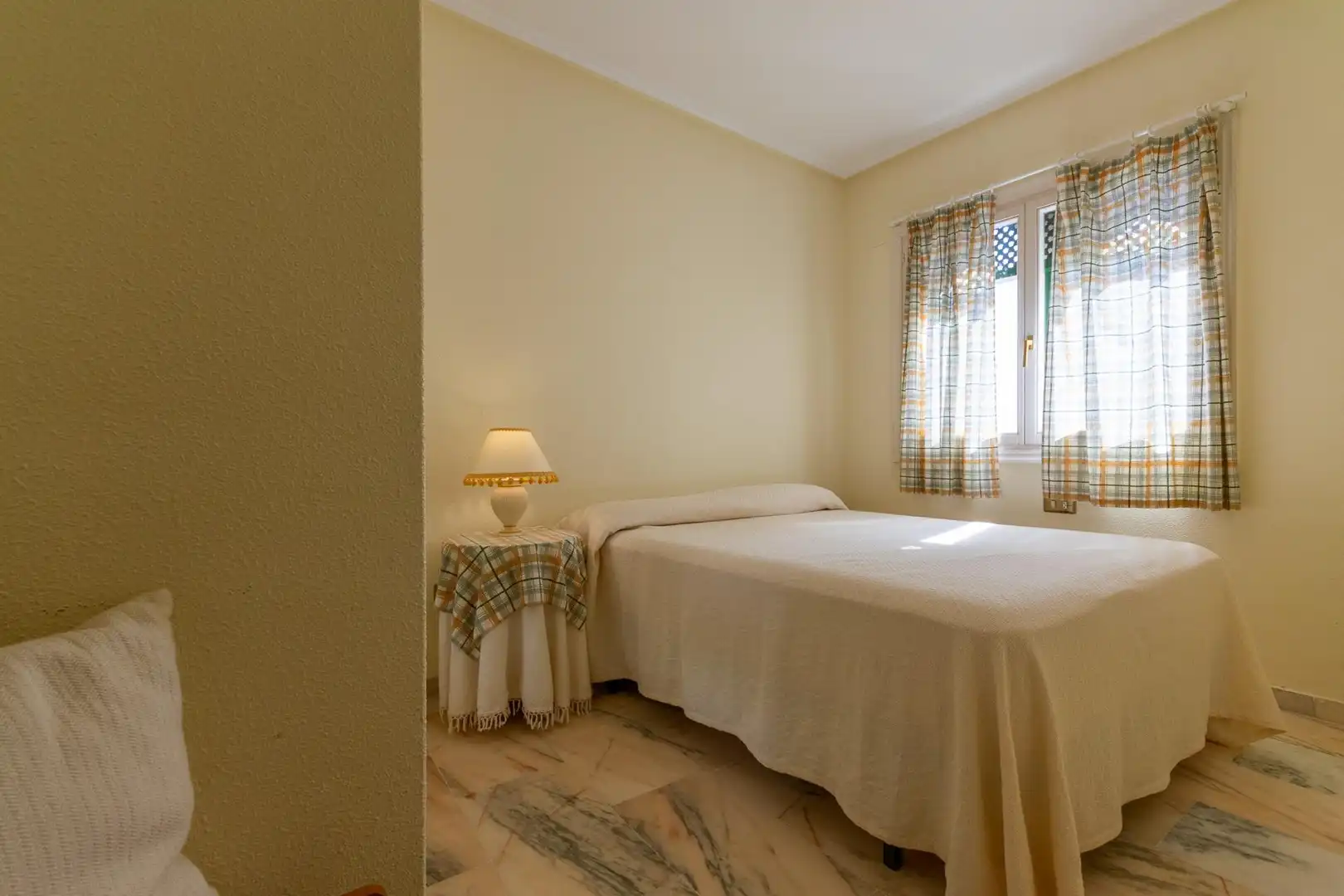 Habitación de Piso de alquiler en Santa Pola con Terraza y Piscina comunitaria
