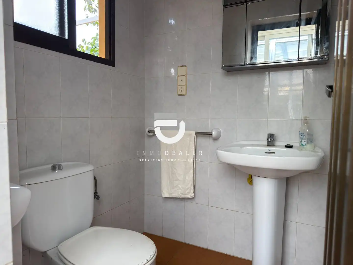 Bany de Casa o xalet en venda en Oliva amb Jardí privat, Terrassa i Piscina