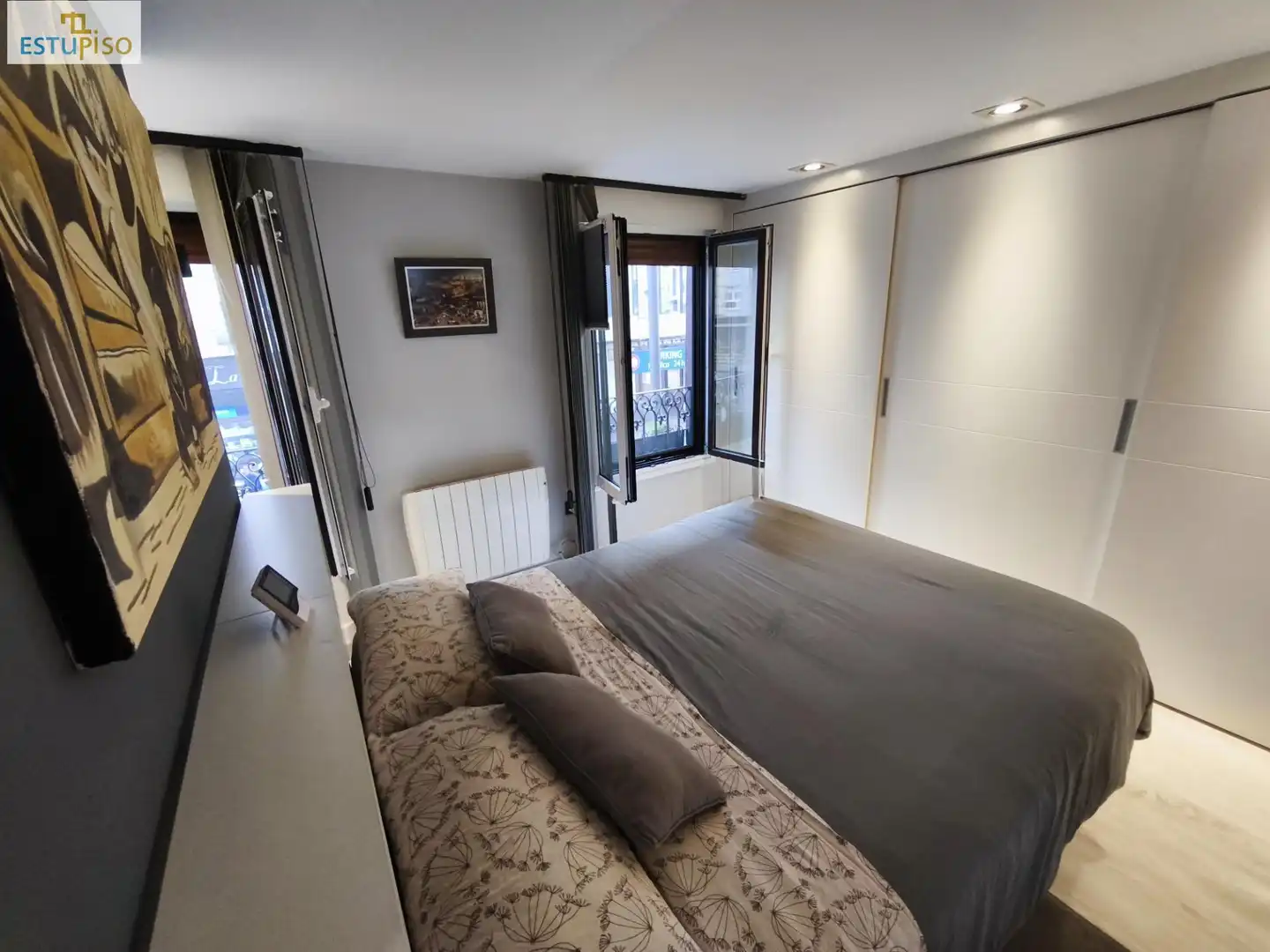 Dormitori de Apartament en venda en Vitoria - Gasteiz amb Calefacció, Parquet i Traster