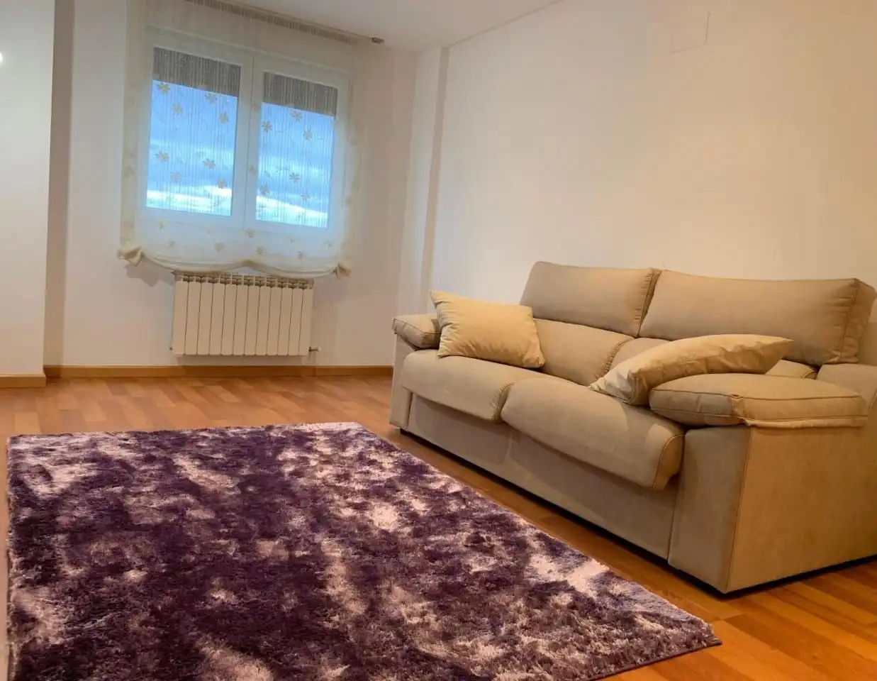 Sala de estar de Piso en venta en León Capital  con Calefacción, Terraza y Trastero