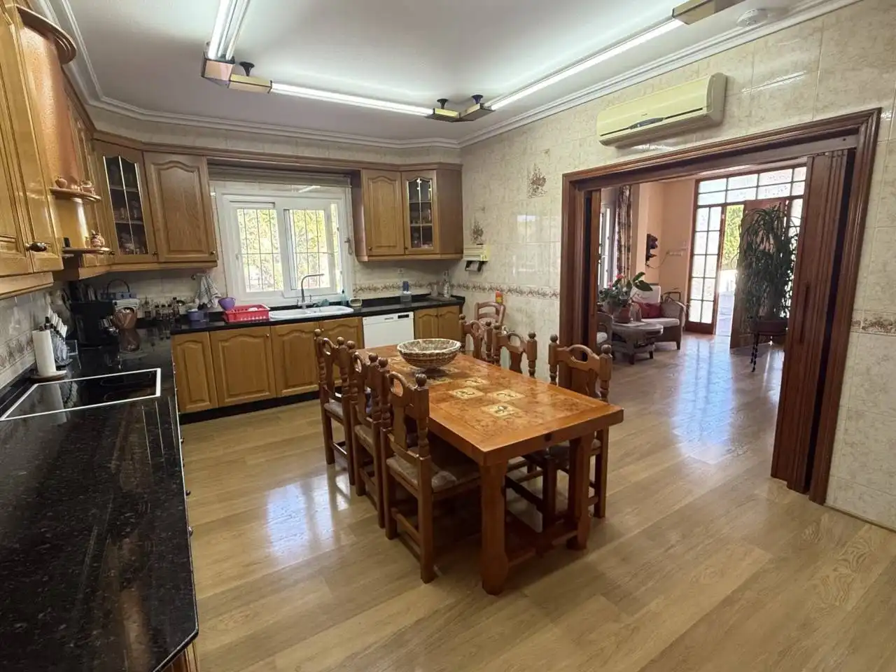 Cocina de Casa o chalet en venta en Elche / Elx con Aire acondicionado, Calefacción y Jardín privado