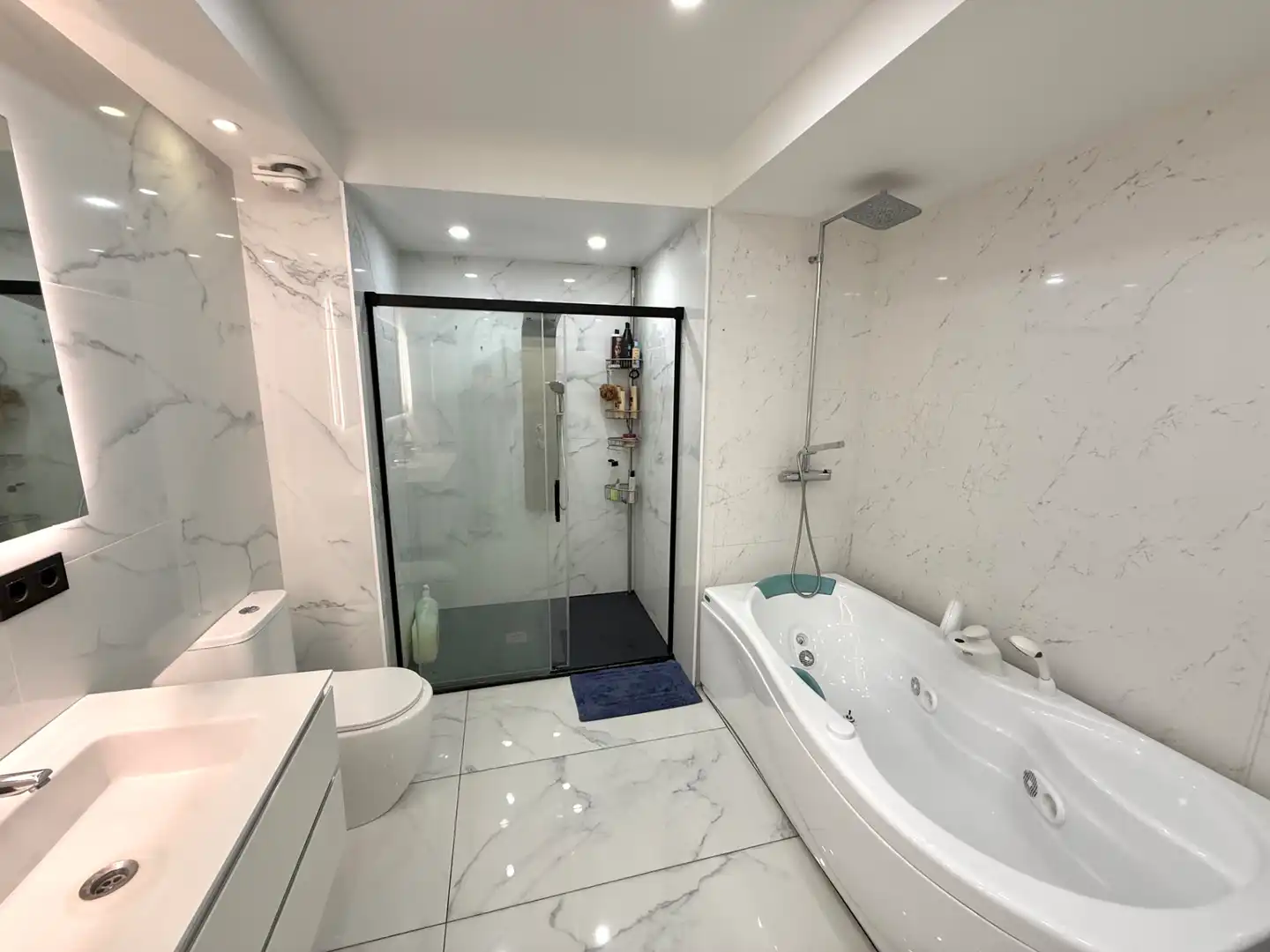 Badezimmer von Geschaftsraum zum Verkauf in Barcelona mit Klimaanlage und Heizung