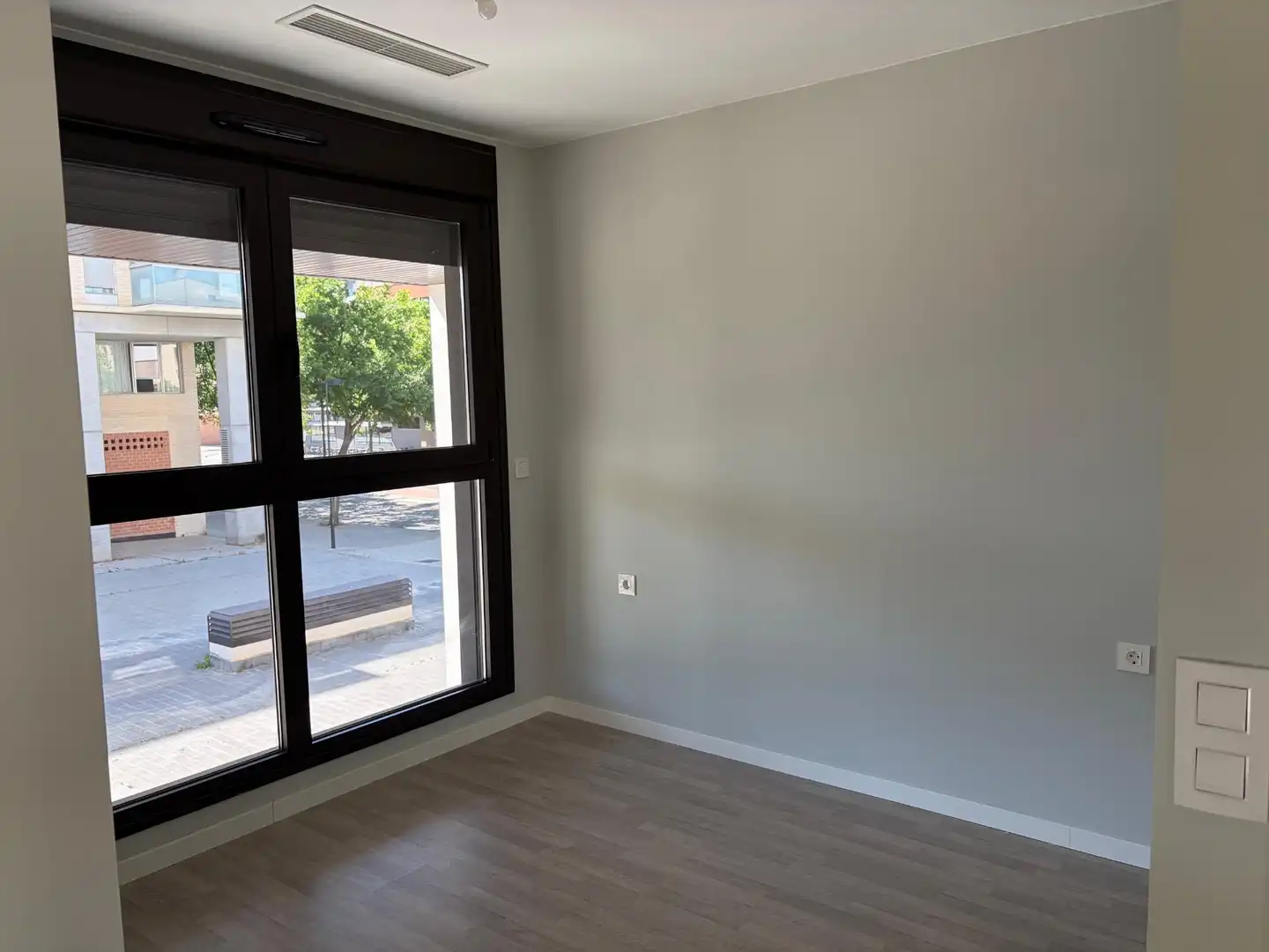 Bedroom of Flat for sale in Zaragoza  with Air Conditioner, Heating and Community pool