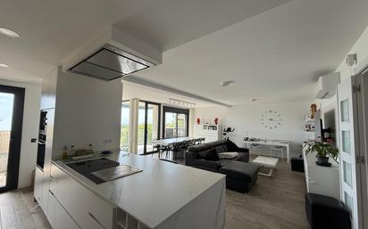 Living room of Flat for sale in Vilanova i la Geltrú  with Air Conditioner, Heating and Private garden