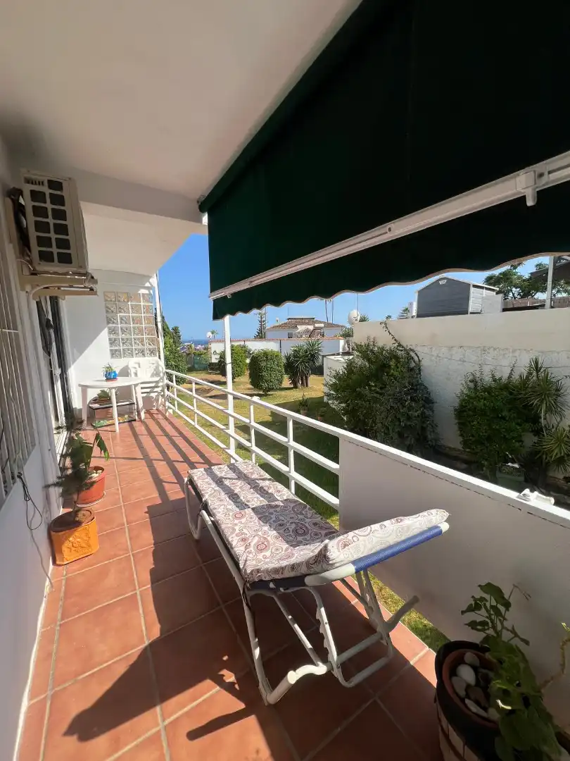 Außenansicht von Wohnung zum Verkauf in Benalmádena mit Klimaanlage, Privatgarten und Terrasse