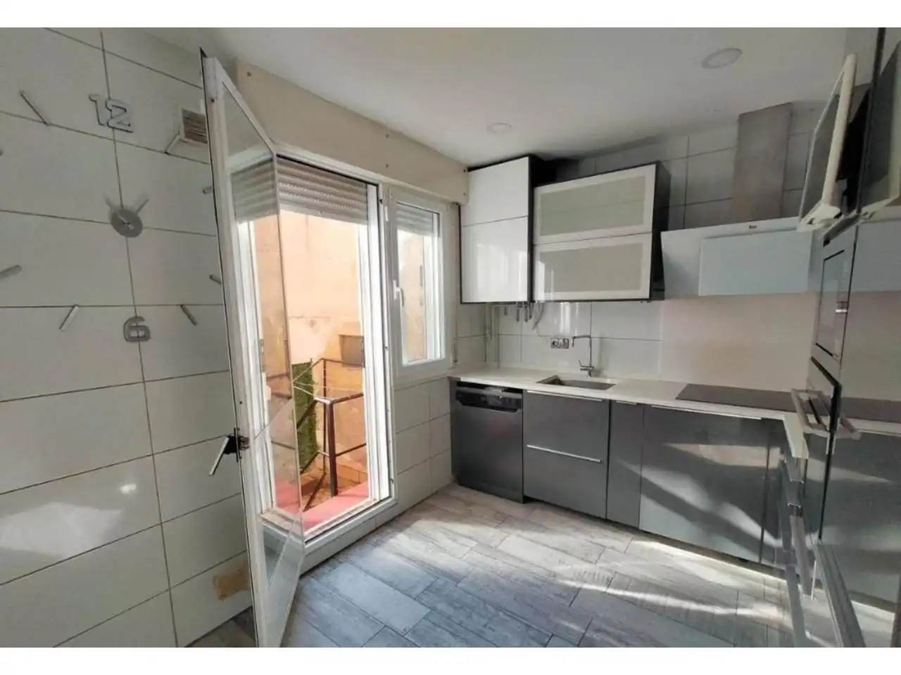 Cuina de Casa o xalet en venda en Burgos amb Calefacció, Parquet i Terrassa
