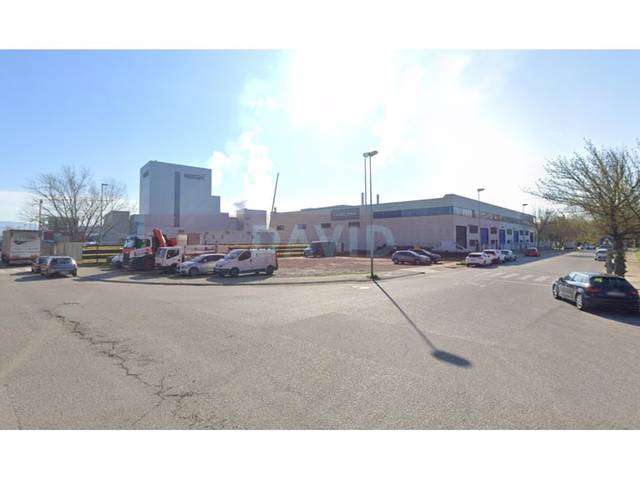 Terreno industrial en Venta en Plaza Industrial Torroella en Domeny