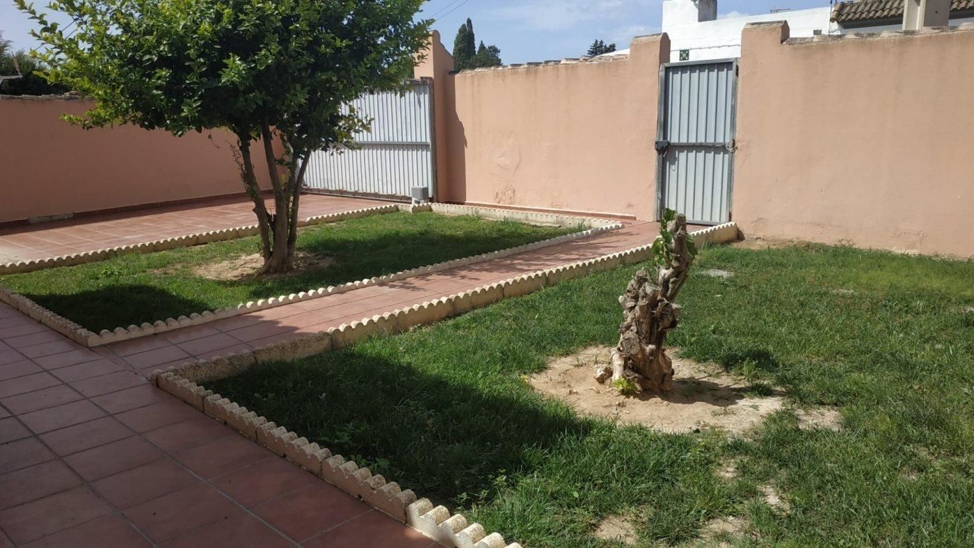 Jardí de Casa o xalet en venda en Chiclana de la Frontera amb Calefacció, Jardí privat i Terrassa