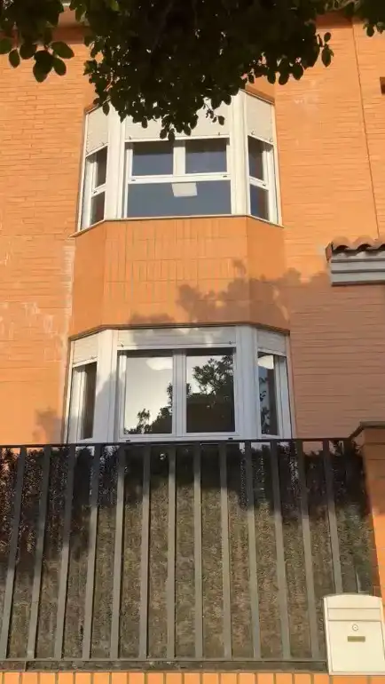 Außenansicht von Einfamilien-Reihenhaus zur Miete in Alcàsser mit Klimaanlage, Heizung und Terrasse