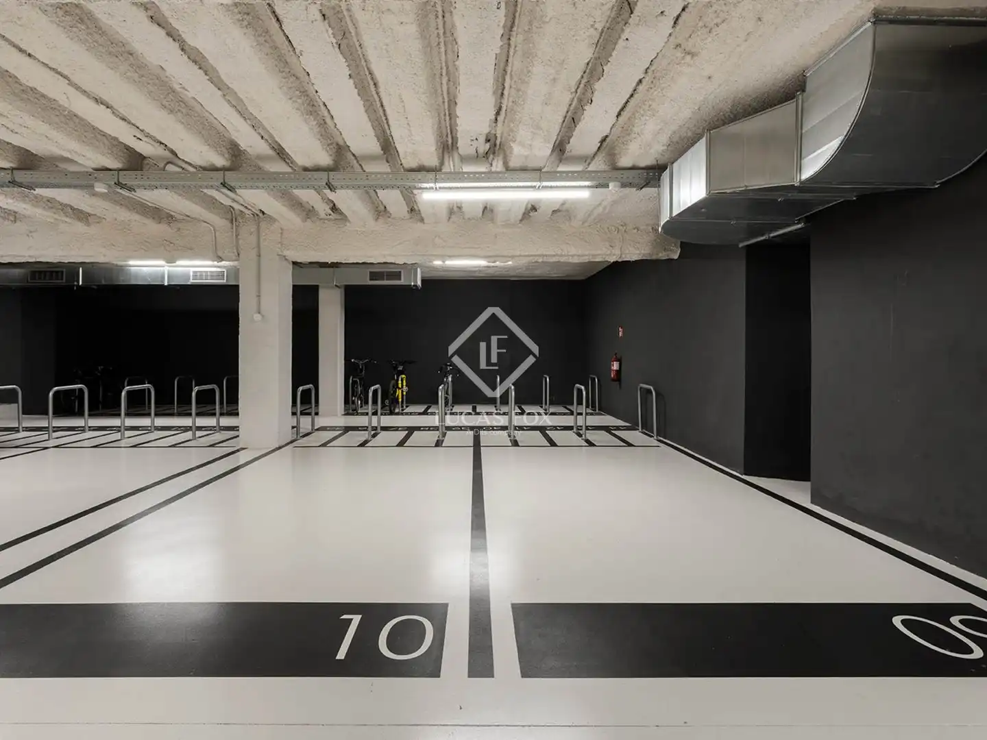 Parking de Piso en venta en Barcelona con Aire acondicionado, Calefacción y Terraza