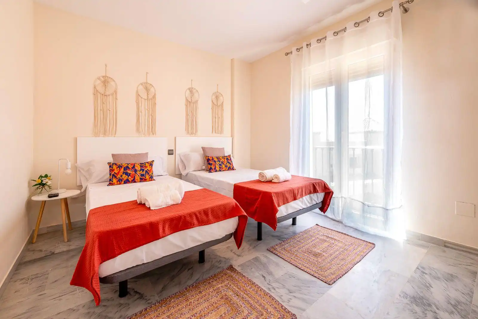 Habitación de Casa adosada en venta en Marbella con Aire acondicionado, Calefacción y Jardín privado