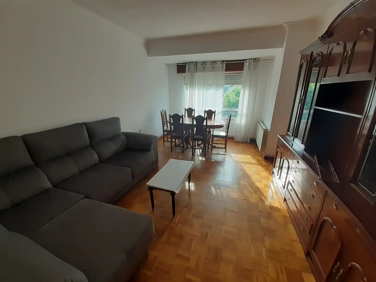 Wohnzimmer von Wohnung zur Miete in Ourense Capital  mit Heizung, Parkett und Möbliert