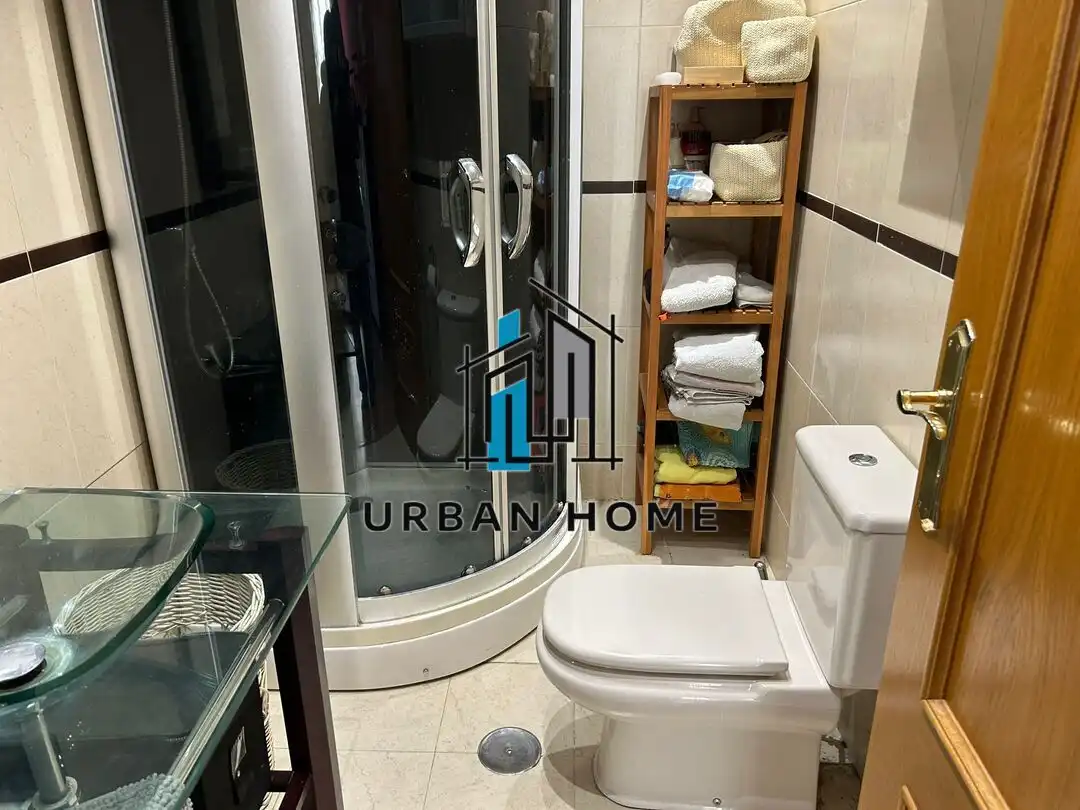 Bany de Casa o xalet en venda en Villaquilambre amb Calefacció, Jardí privat i Terrassa