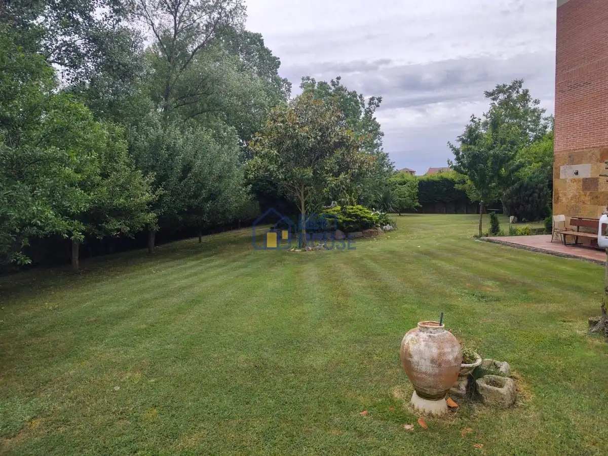 Casa o xalet en venda en San Andrés del Rabanedo amb Calefacció, Jardí privat i Parquet