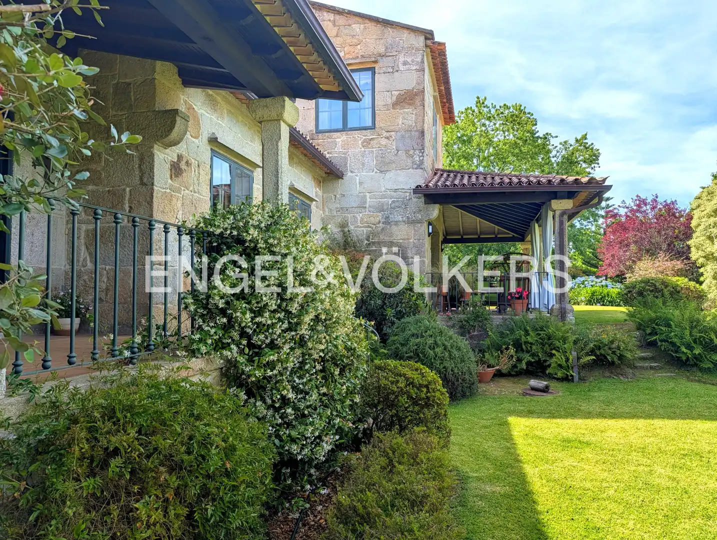 Terrassa de Casa o xalet en venda en Nigrán amb Calefacció, Jardí privat i Terrassa