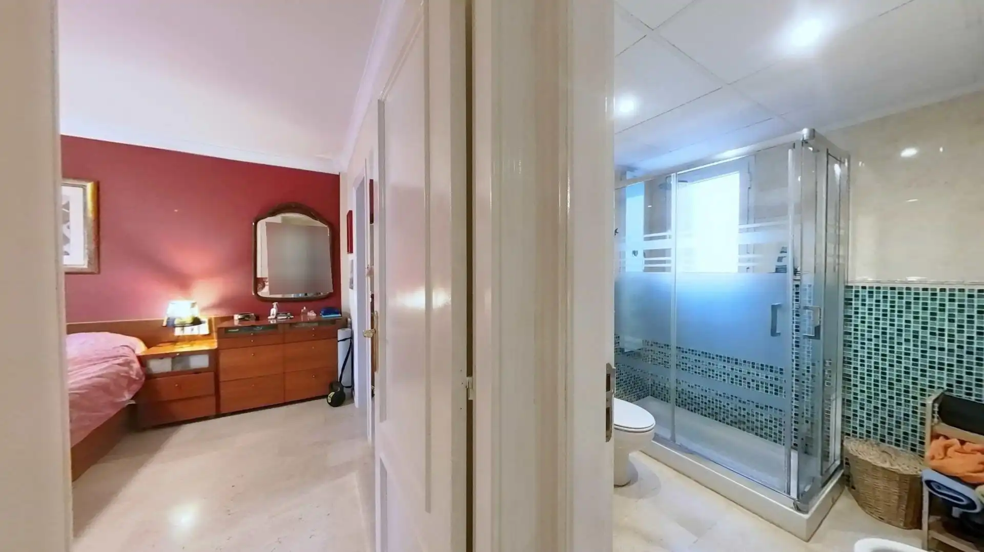 Badezimmer von Wohnung zum Verkauf in Málaga mit Klimaanlage, Privatgarten und Terrasse