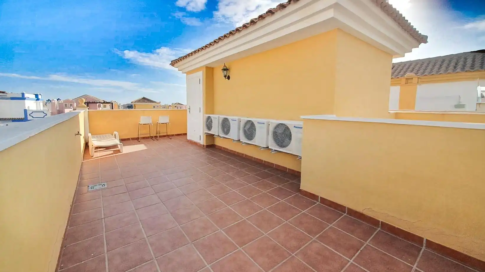 Terrasse von Einfamilien-Reihenhaus zum Verkauf in Pulpí mit Klimaanlage und Gemeinschaftspool