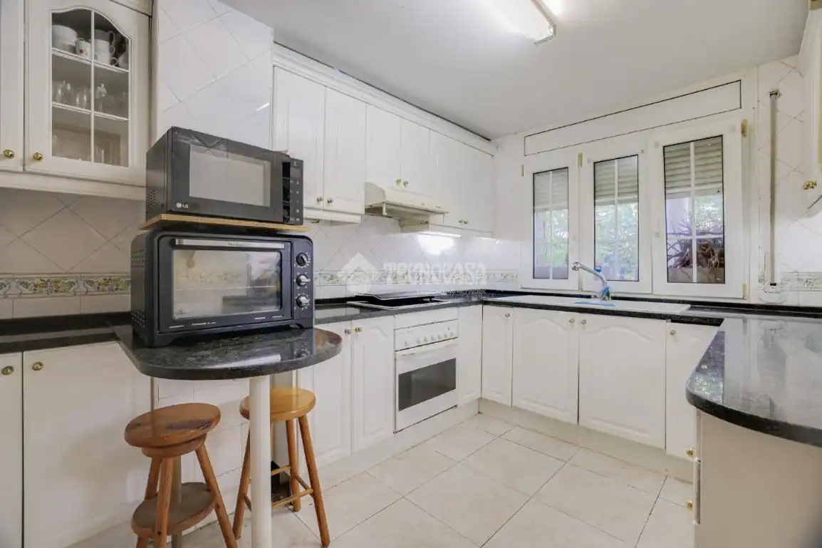 Cocina de Casa adosada en venta en Rubí con Aire acondicionado, Calefacción y Amueblado