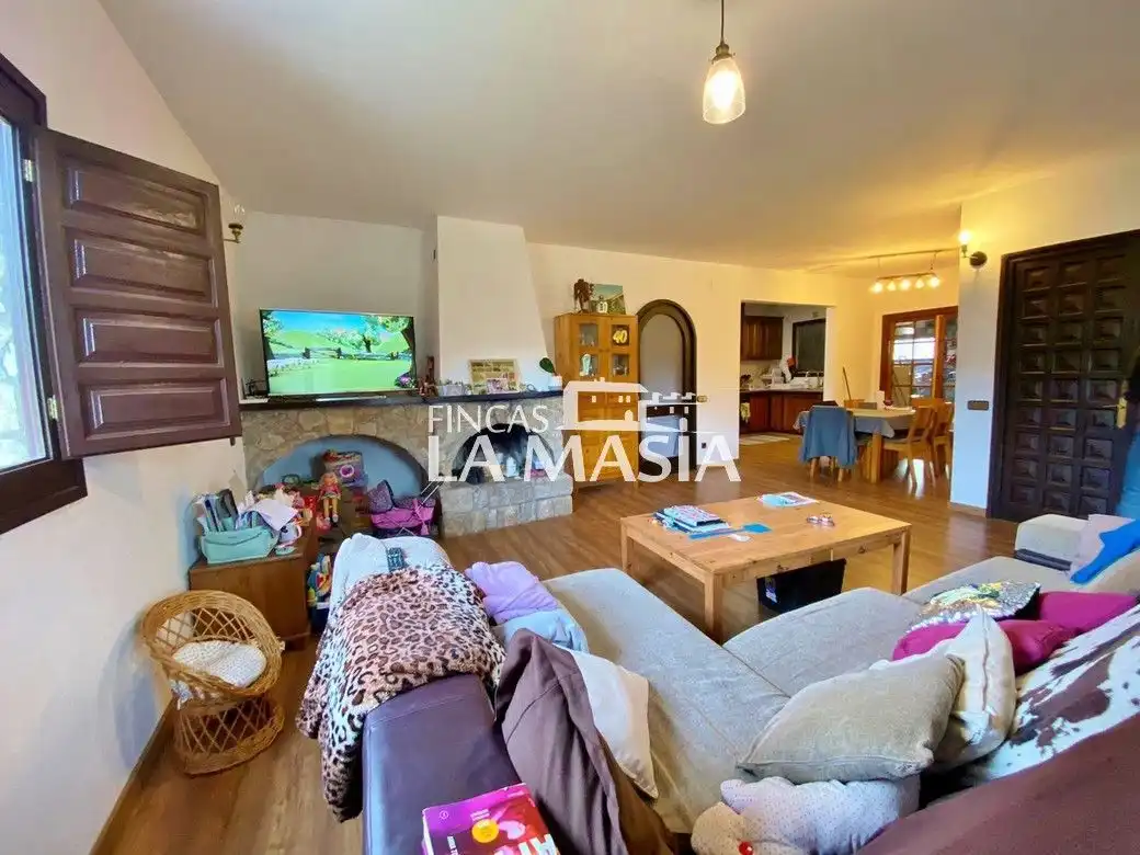 Sala d'estar de Finca rústica en venda en Canyelles amb Aire condicionat, Jardí privat i Traster