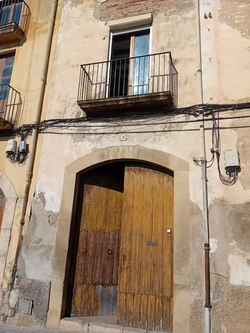 Vista exterior de Casa adosada en venda en Valls amb Traster, Balcó i Internet