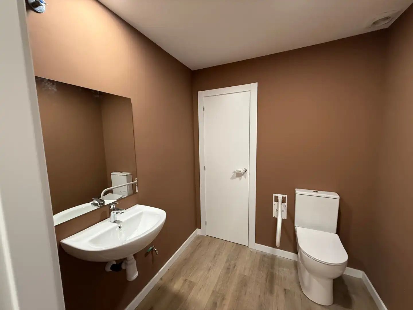 Bathroom of Commercial properties for rent in El Vendrell