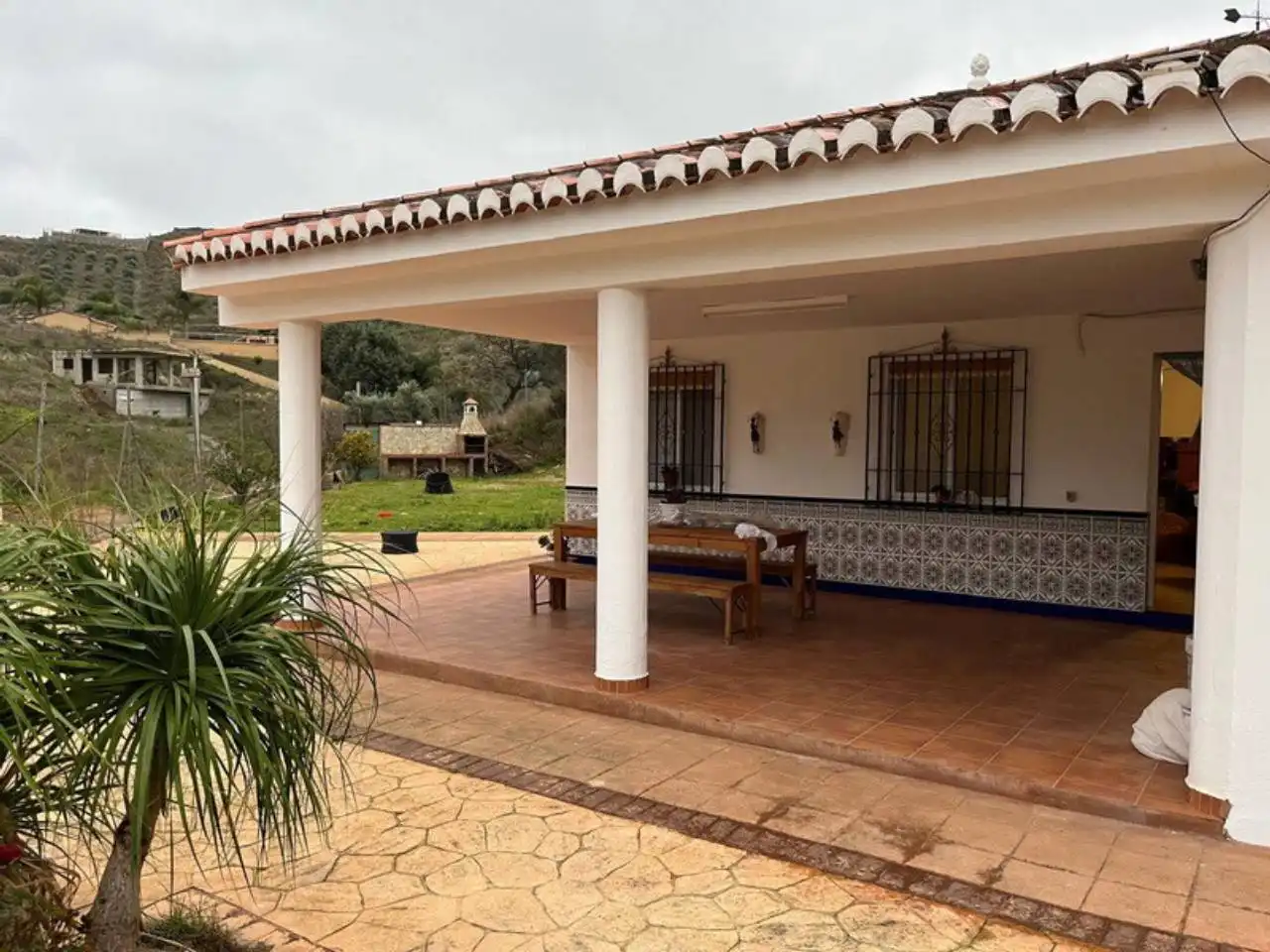 Maison avec piscine à louer à Avenida Motril 1