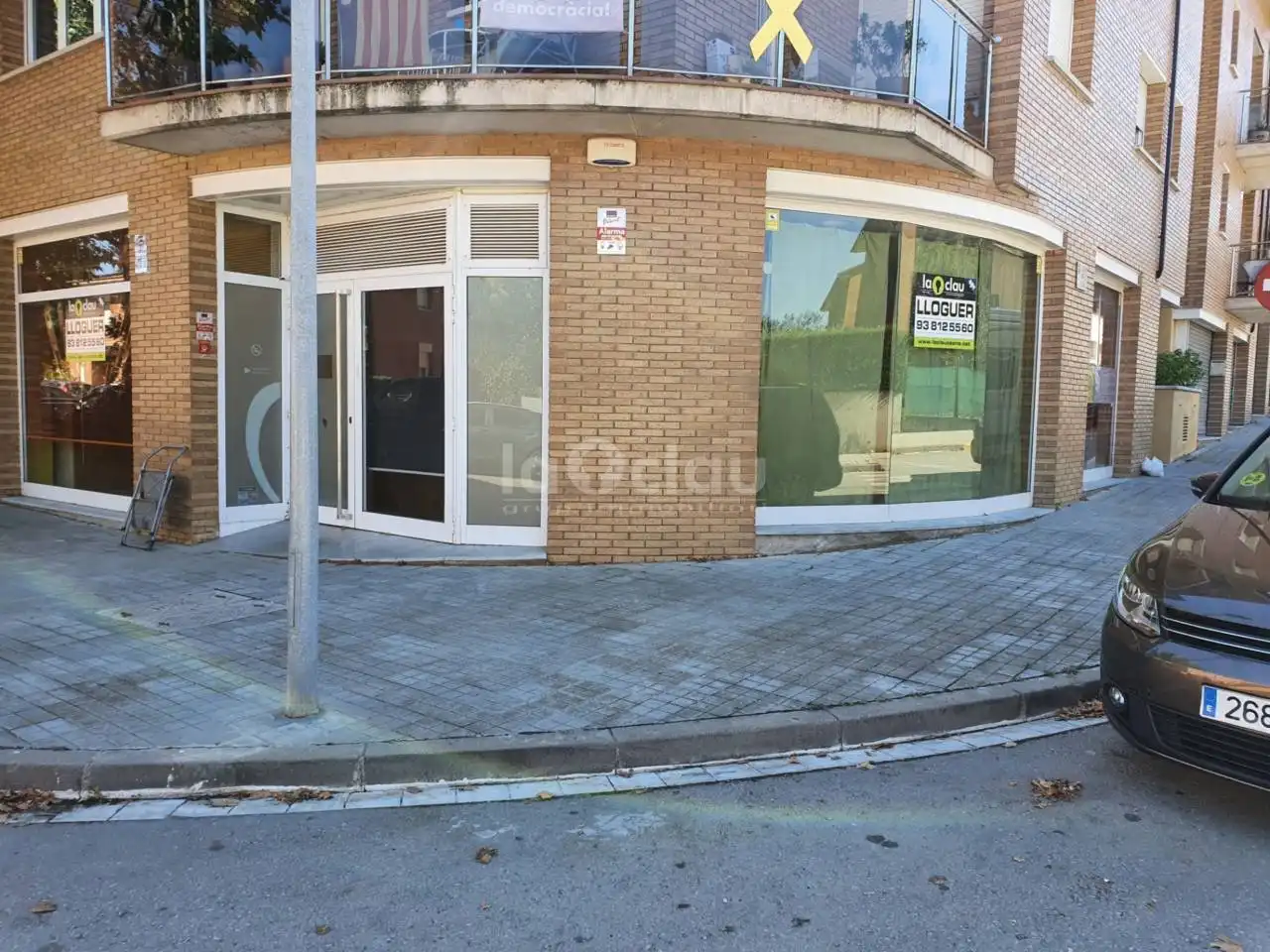 Local commercial à vendre à Tona