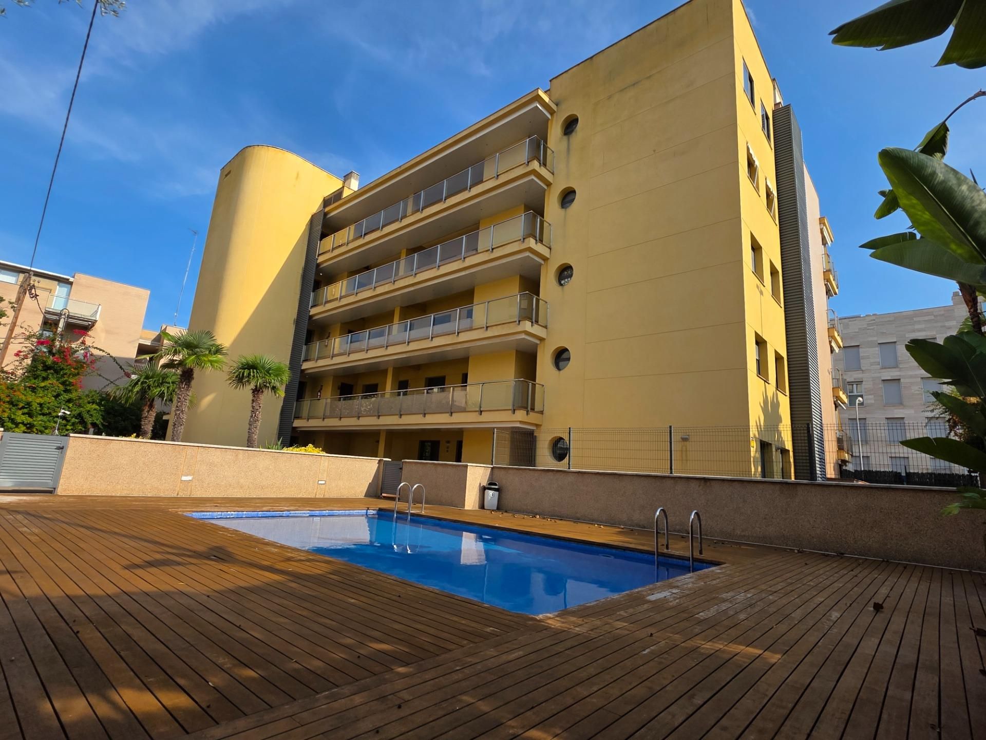 Piscina de Piso en venta en Torredembarra con Aire acondicionado, Calefacción y Jardín privado