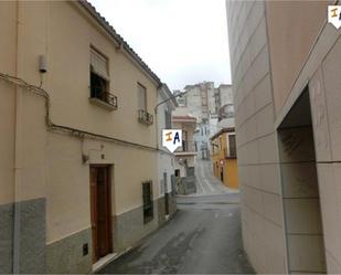 Vista exterior de Casa adosada en venda en Alcaudete amb Terrassa, Traster i Internet
