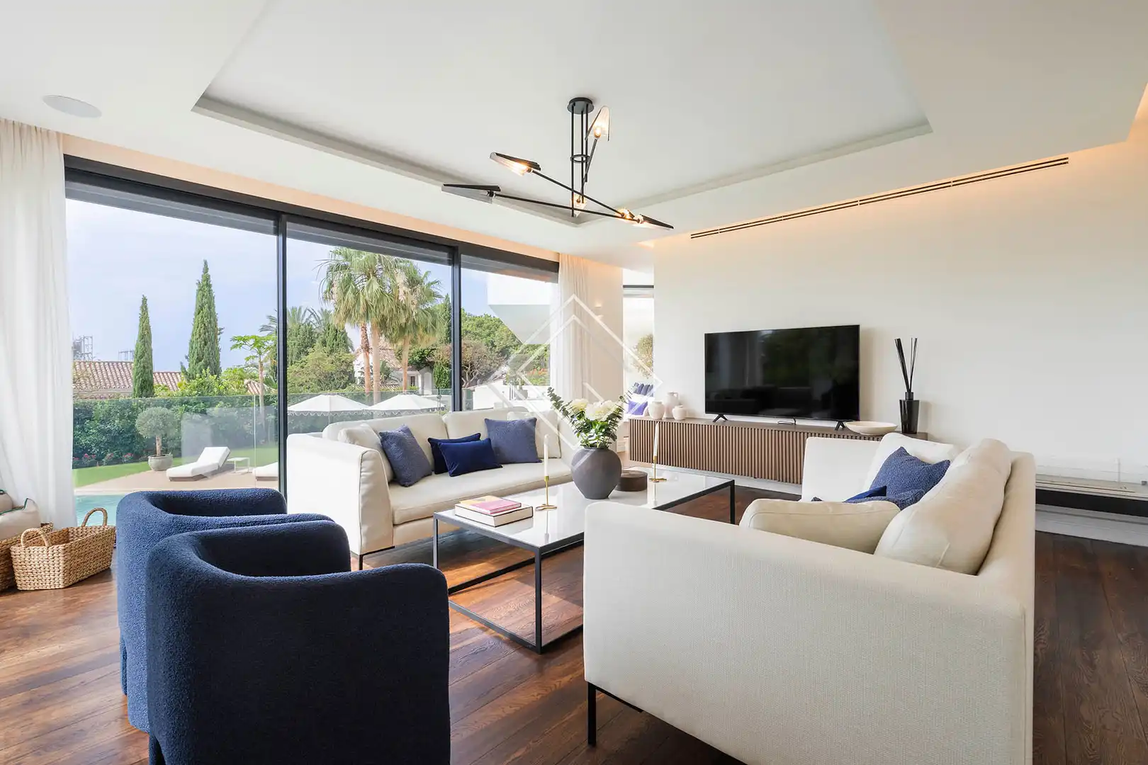 Chalet con piscina en venta en Los Flamingos, imagen 4