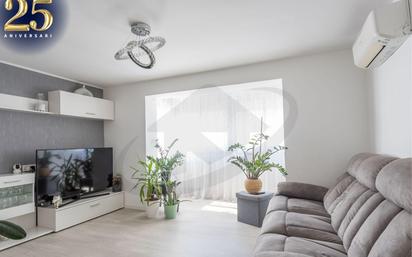 Living room of Flat for sale in Sabadell  with Air Conditioner and Heating