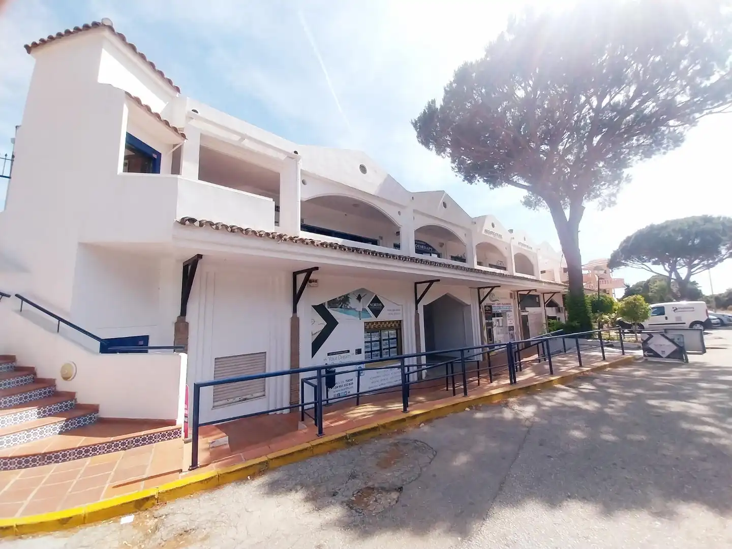 Außenansicht von Geschaftsraum zur Miete in Mijas mit Klimaanlage