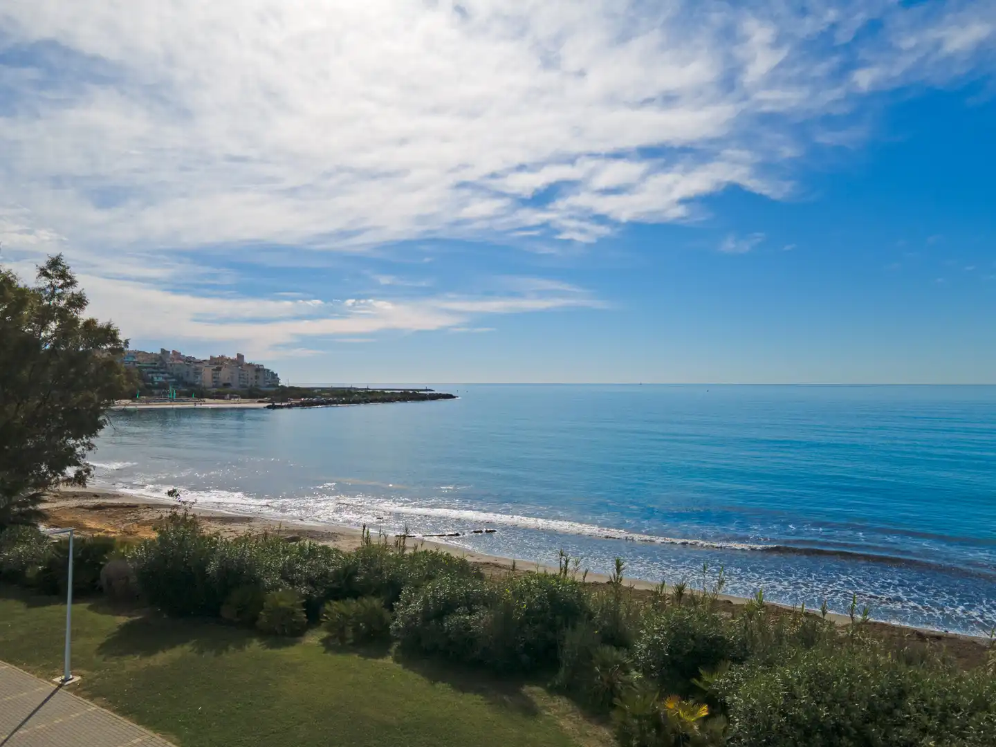Vista exterior de Planta baja en venta en Estepona con Aire acondicionado, Terraza y Trastero