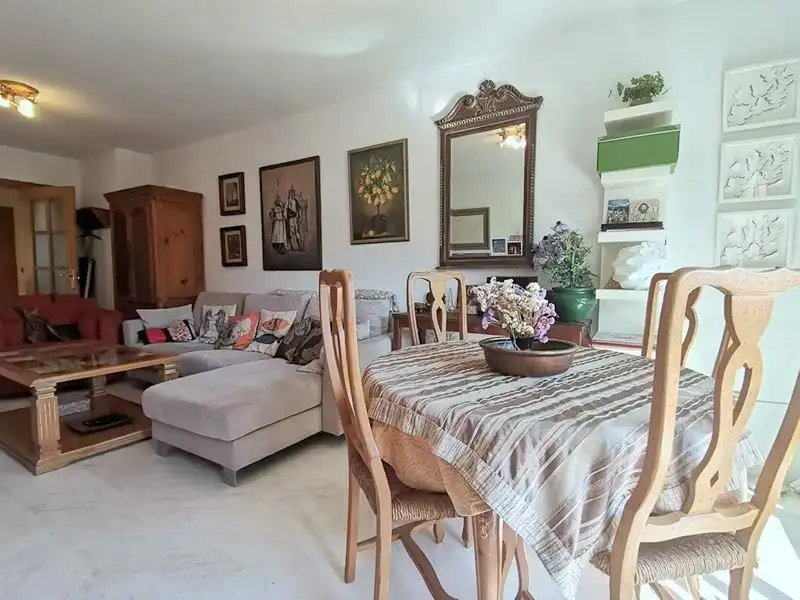 Menjador de Àtic de lloguer en Málaga amb Jardí privat, Terrassa i Moblat