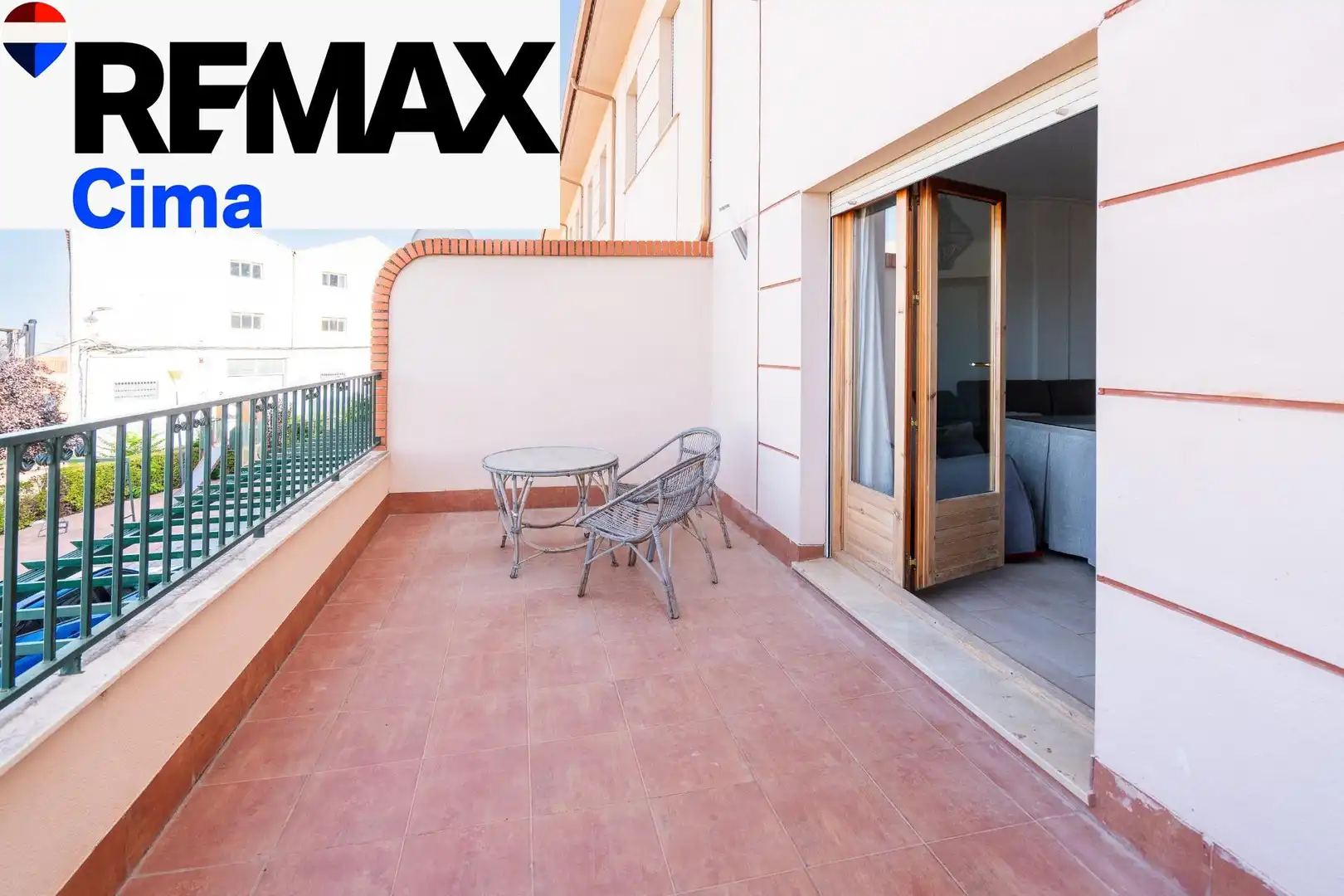 Terrassa de Casa adosada en venda en Baza amb Aire condicionat, Calefacció i Jardí privat