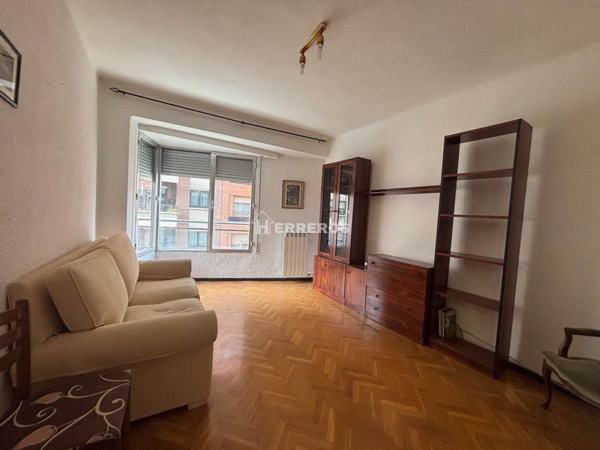 Sala de estar de Piso en venta en  Logroño con Calefacción, Parquet y Terraza