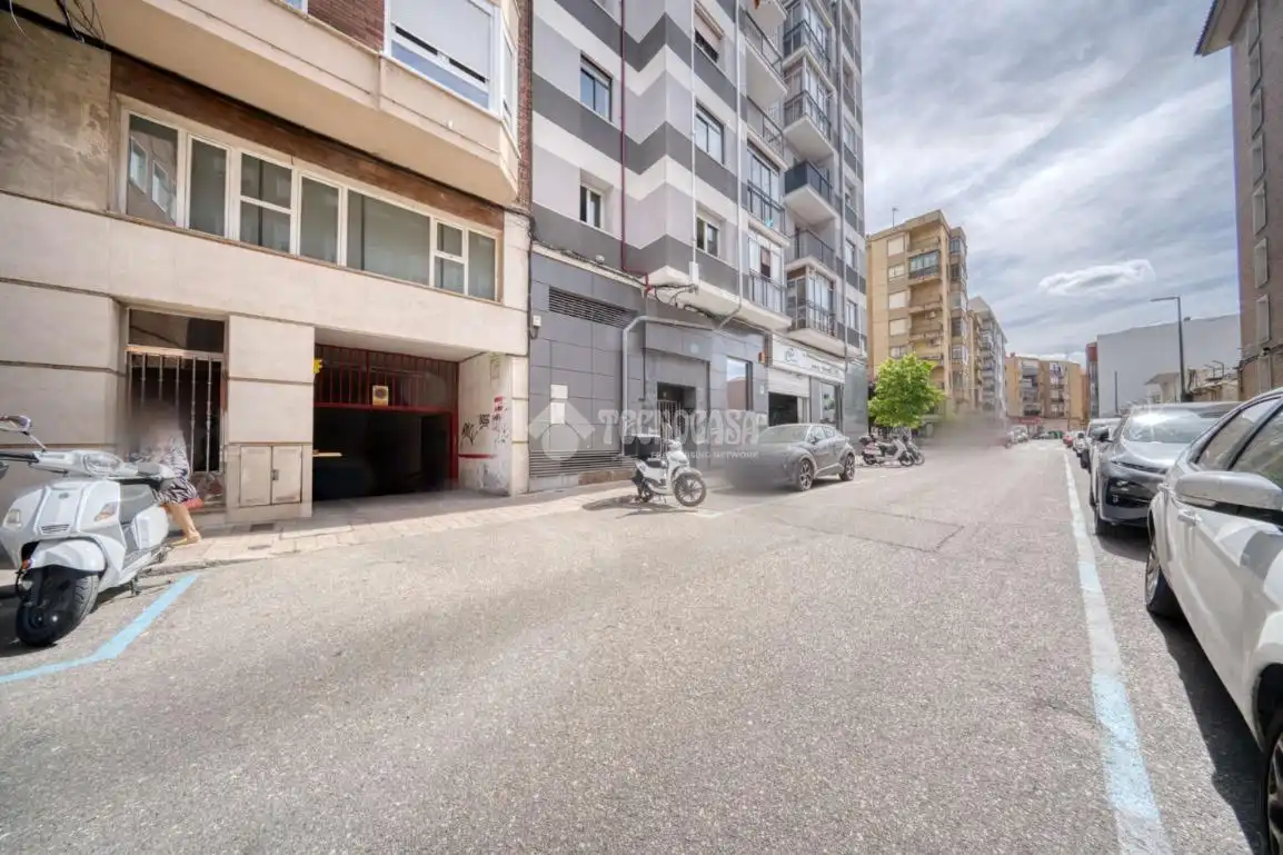 Vista exterior de Garaje en venta en Valladolid