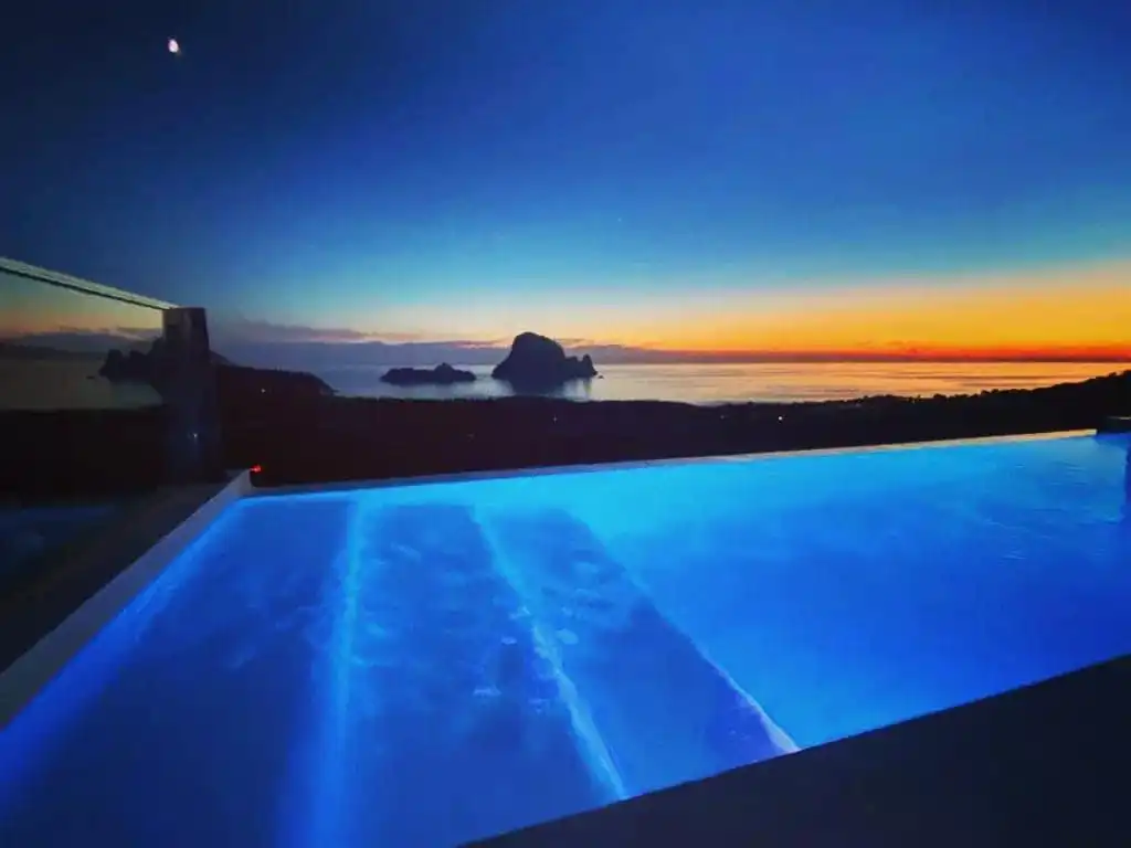 Piscina de Casa adosada en venda en Sant Josep de sa Talaia amb Aire condicionat, Calefacció i Jardí privat