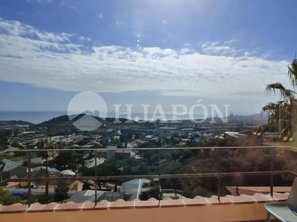 Vista exterior de Casa o chalet en venta en Badalona con Aire acondicionado, Jardín privado y Terraza