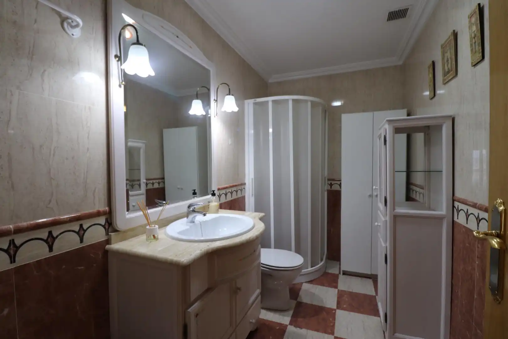 Baño de Piso en venta en Petrer con Aire acondicionado, Calefacción y Amueblado