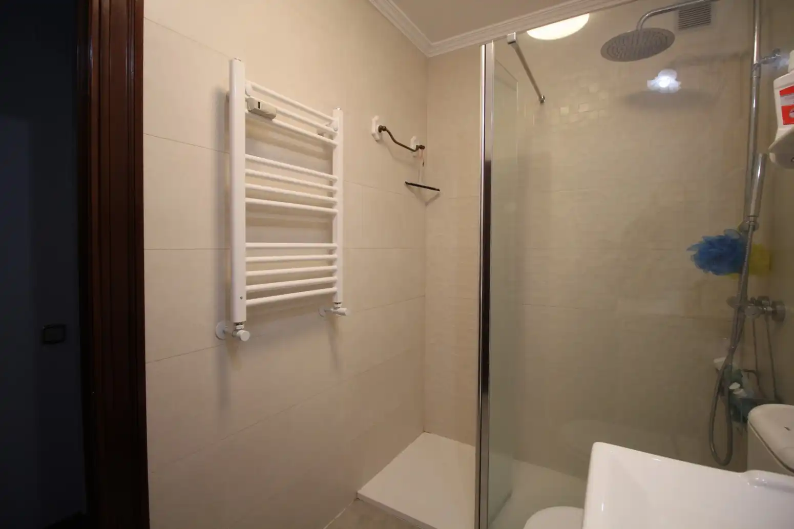 Bathroom of Flat for rent in Gijón   with Heating and Parquet flooring