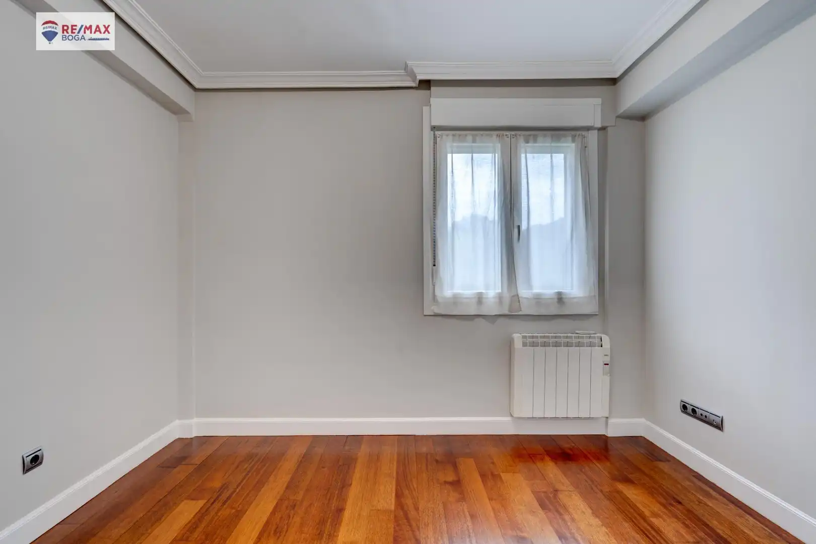 Schlafzimmer von Wohnung zum Verkauf in Zarautz mit Privatgarten