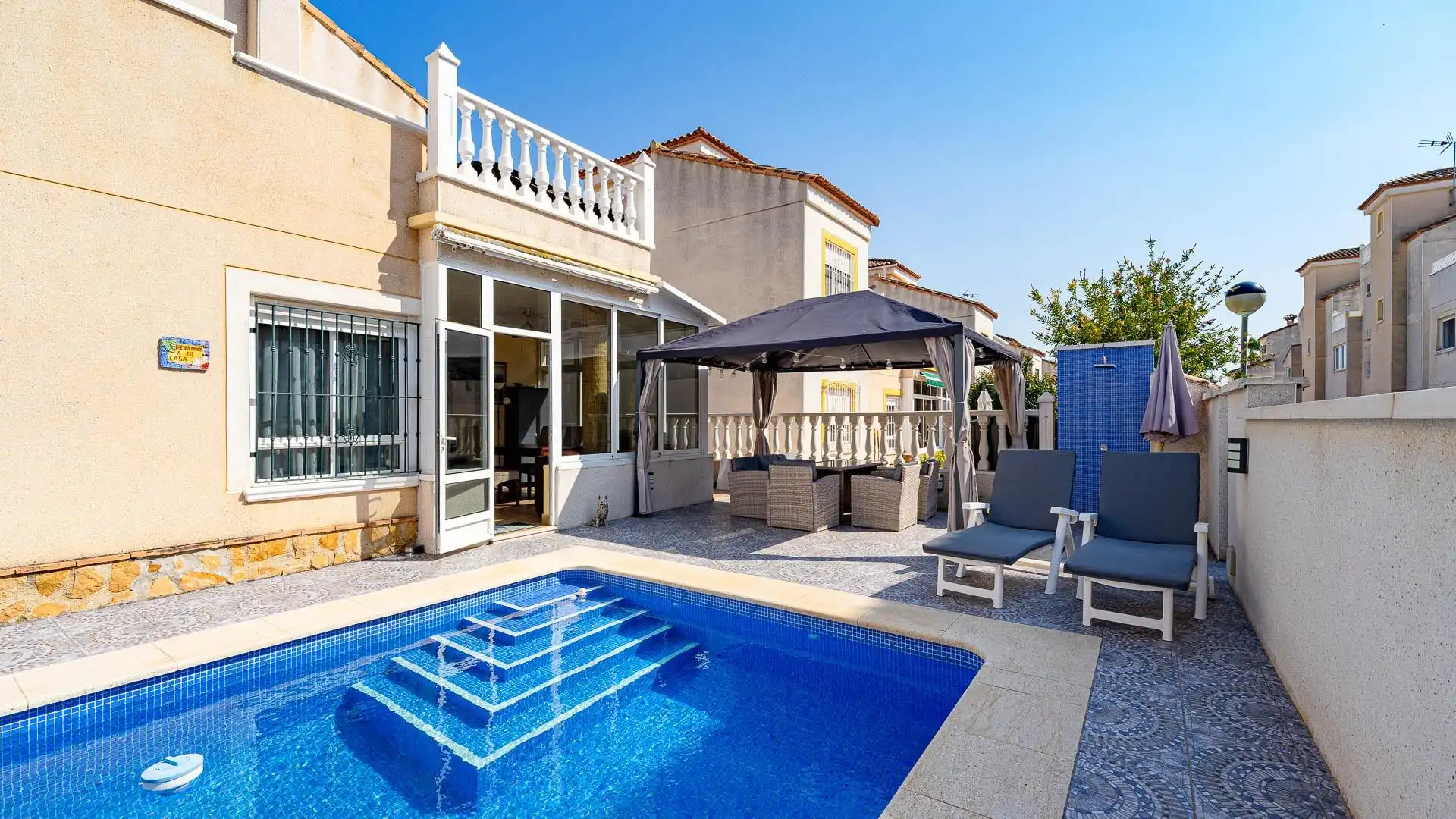 Piscina de Casa o xalet en venda en San Miguel de Salinas amb Jardí privat, Terrassa i Piscina