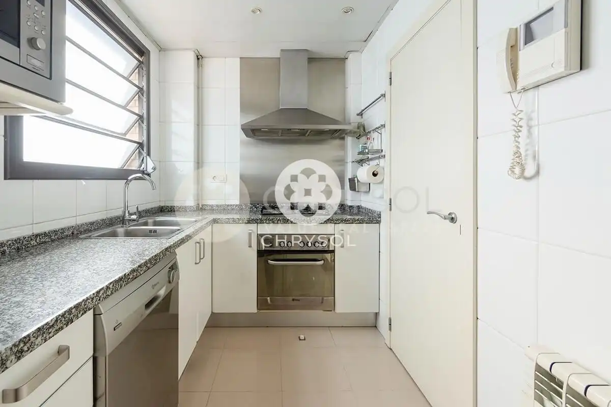 Cocina de Piso en venta en Barcelona con Aire acondicionado, Calefacción y Jardín privado