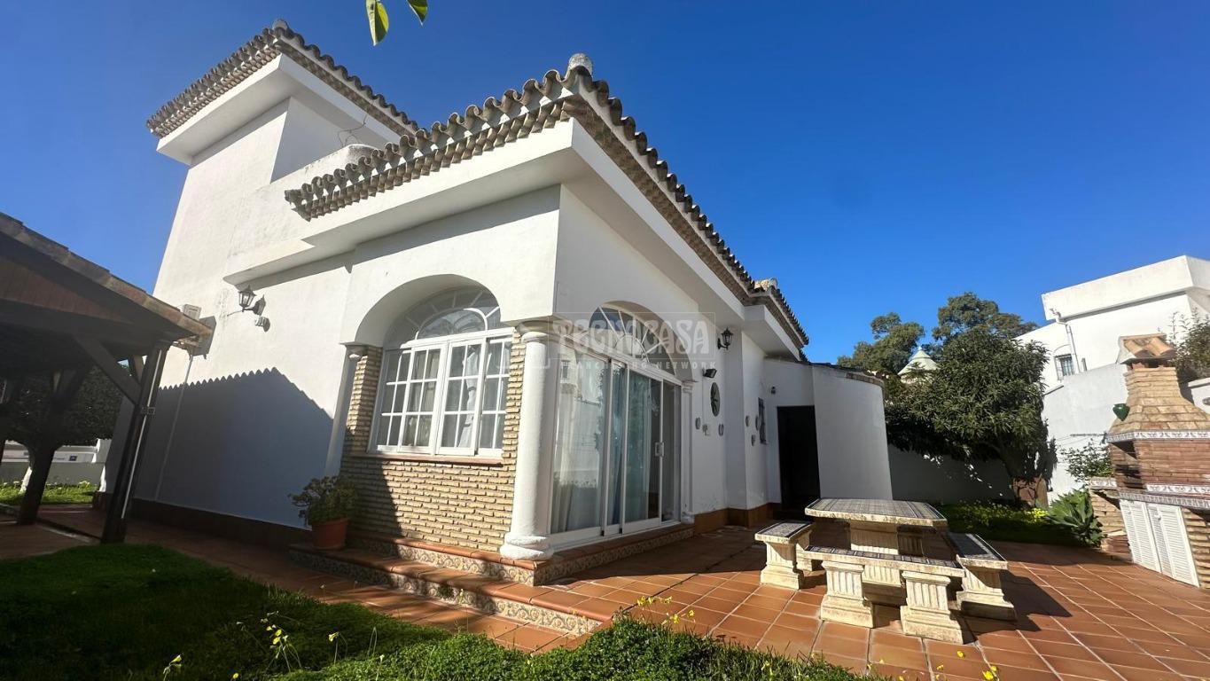 Exterior view of House or chalet for sale in Chiclana de la Frontera