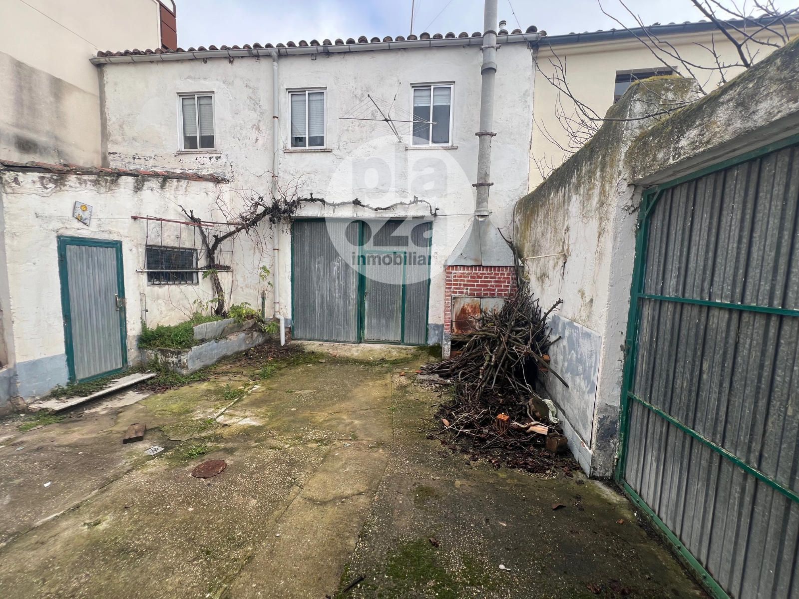 Exterior view of House or chalet for sale in Burgos Capital  with Heating, Private garden and Storage room
