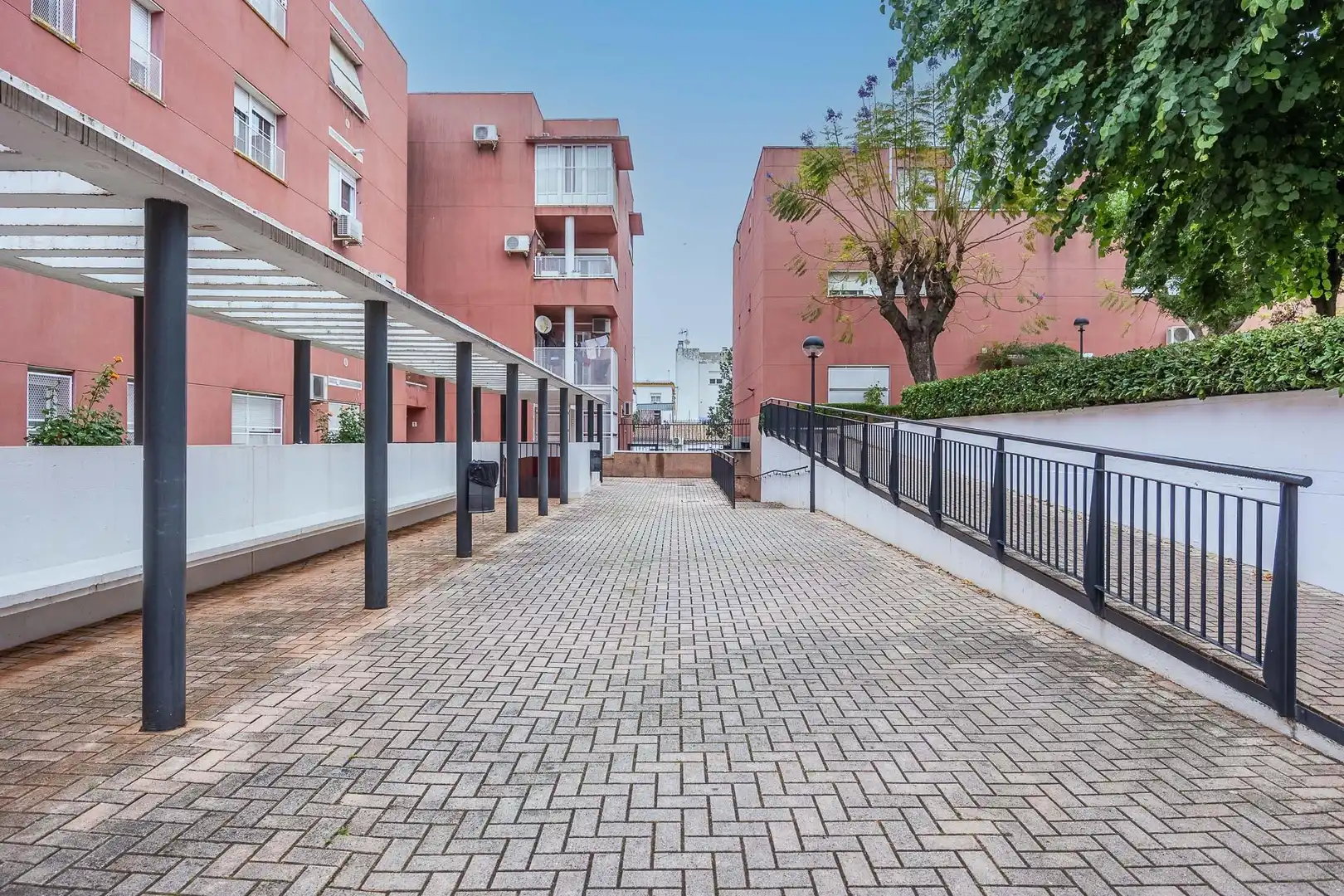 Exterior view of Houses for sale in Sevilla  with Air Conditioner, Private garden and Storage room