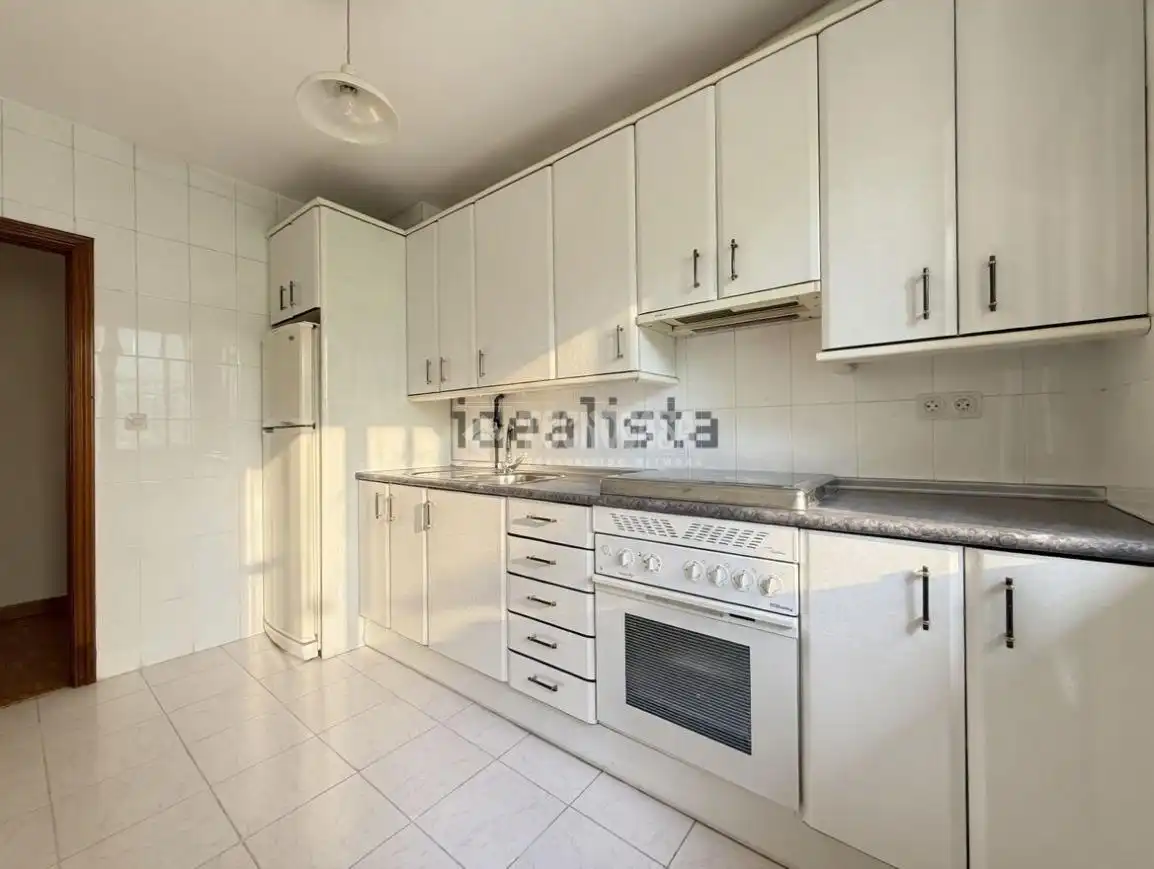 Küche von Wohnung zum Verkauf in Madrid mit Balkon