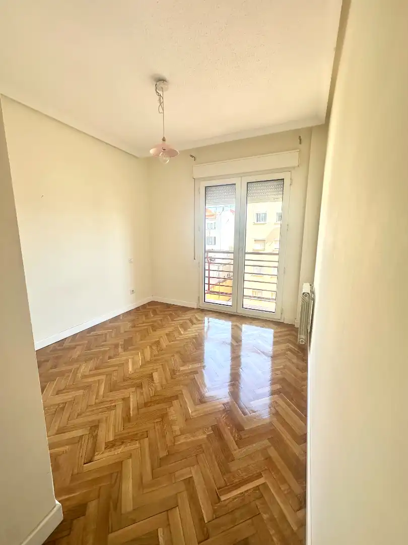 Habitación de Piso en venta en Madrid con Calefacción, Trastero y Horno